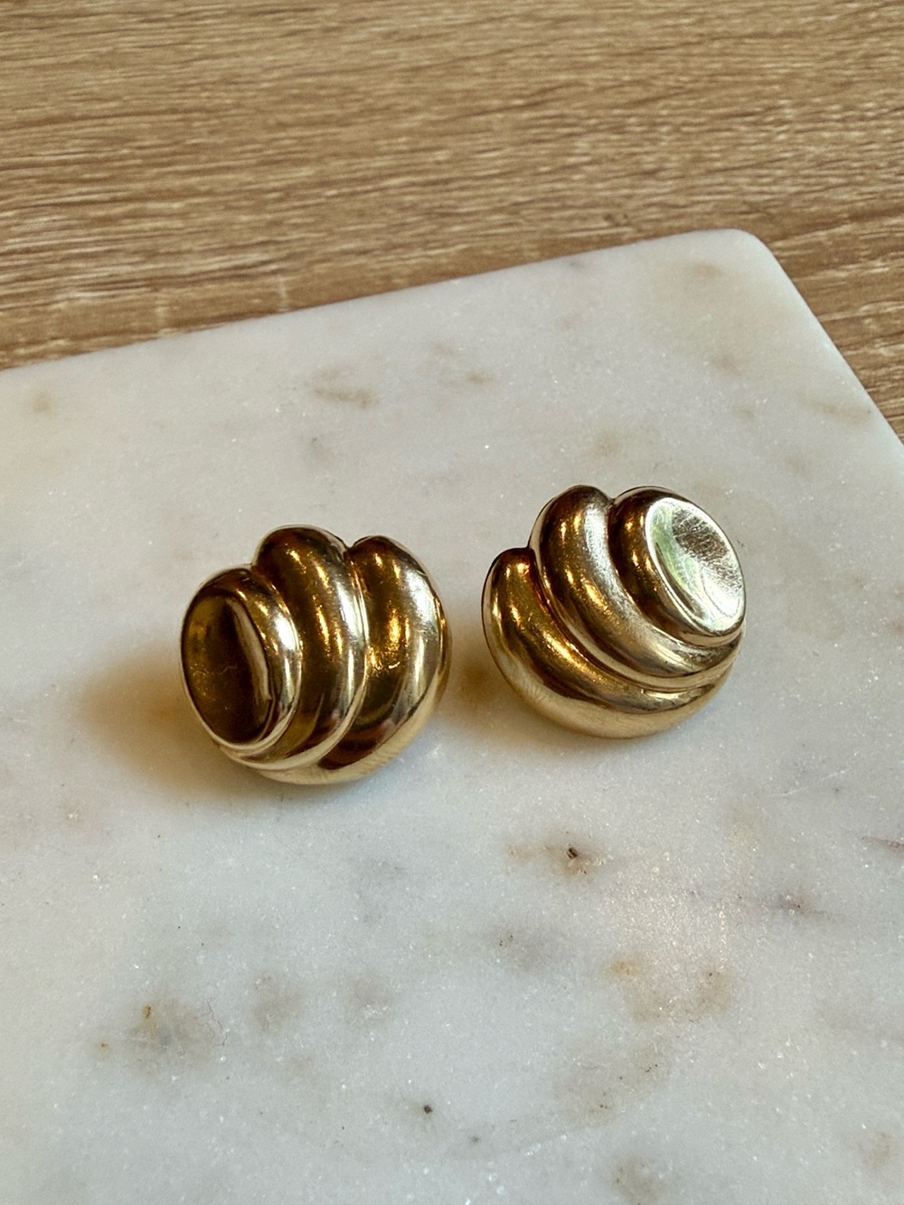 14K Yellow Gold Vintage Gold Shell Earrings